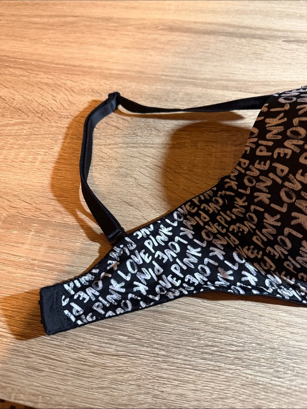 PINK Victoria's Secret Black & White Logo Bra Size 32DDD Wear Everywhere Bra 058